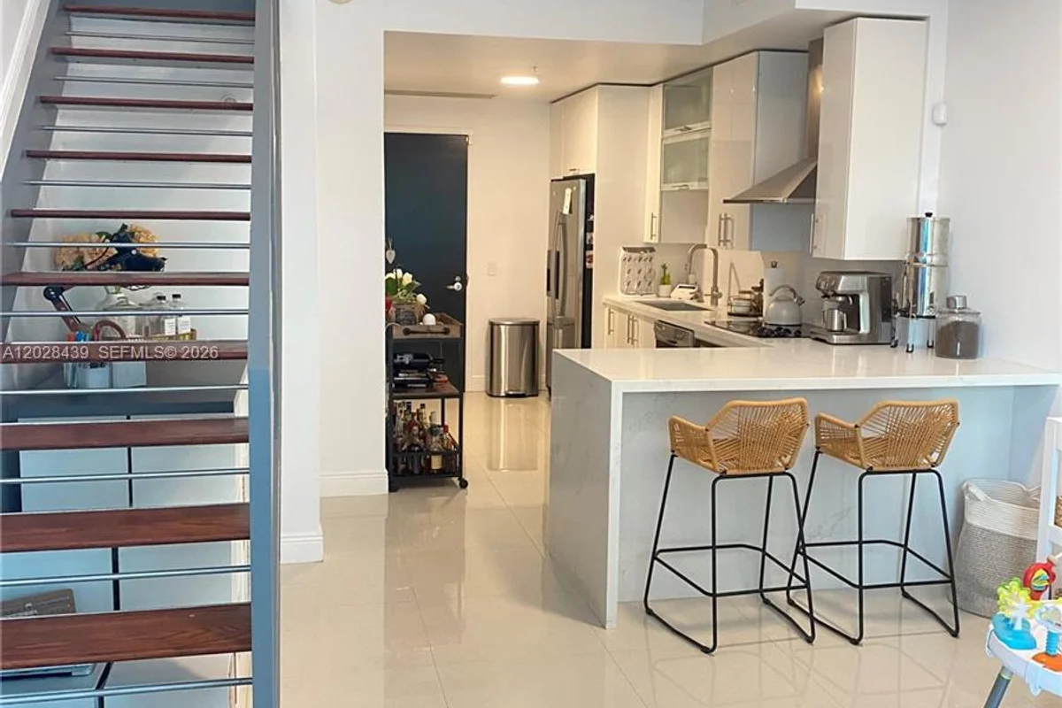 60 SW 13th St #2212, Miami: photo 1 of 13