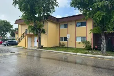 2854 NW 55th Ave #2B, Lauderhill: photo 1 of 6