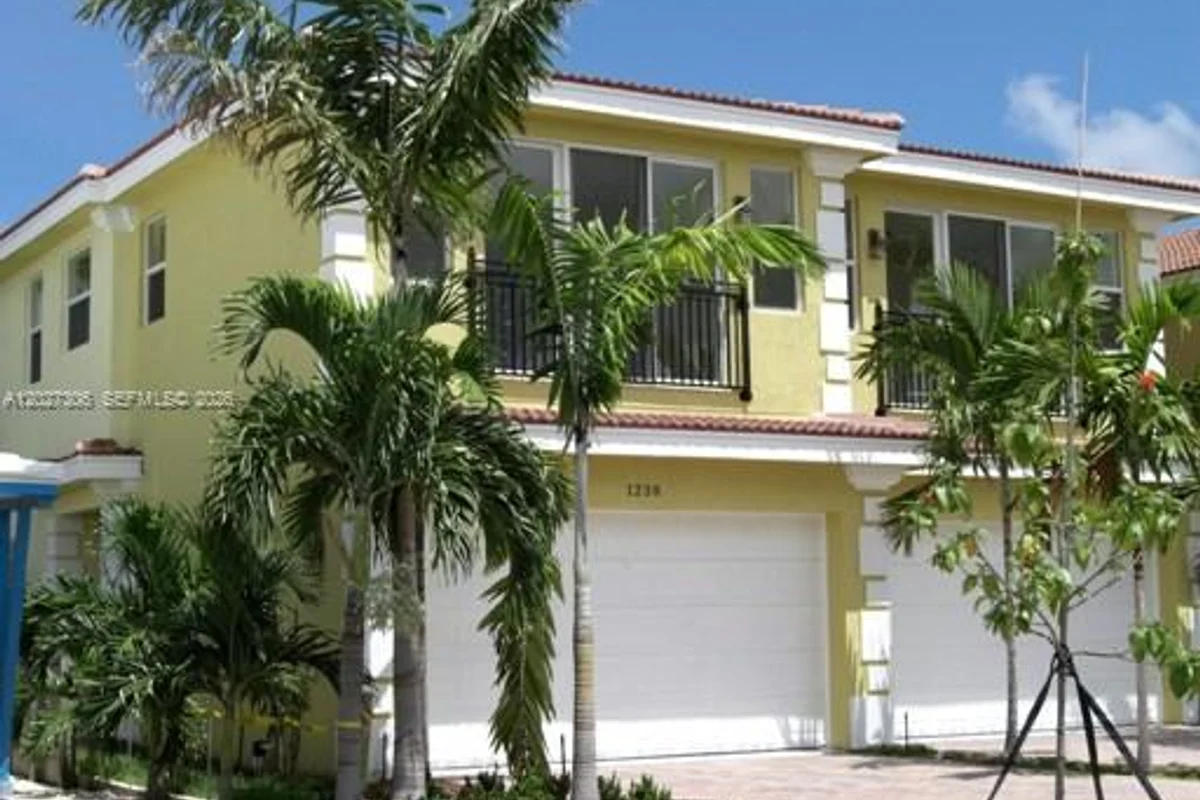 1236 NE 14th Ave, Fort Lauderdale: photo 1 of 7