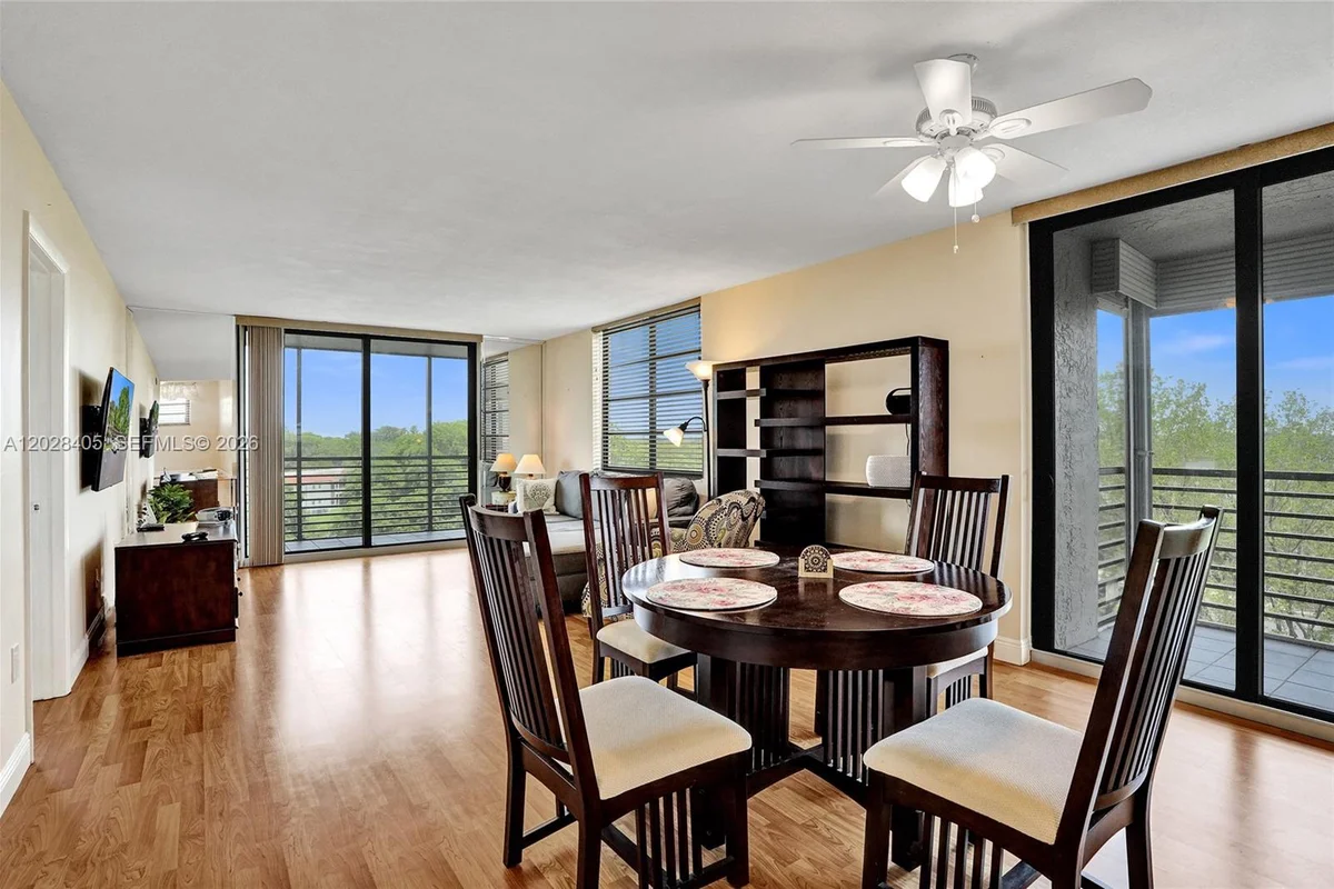 901 Colony Point Cir #501, Pembroke Pines: photo 1 of 48