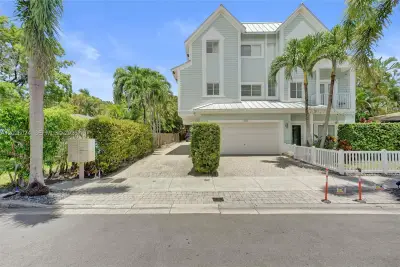 1112 NE 17th Way, Fort Lauderdale: photo 1 of 24