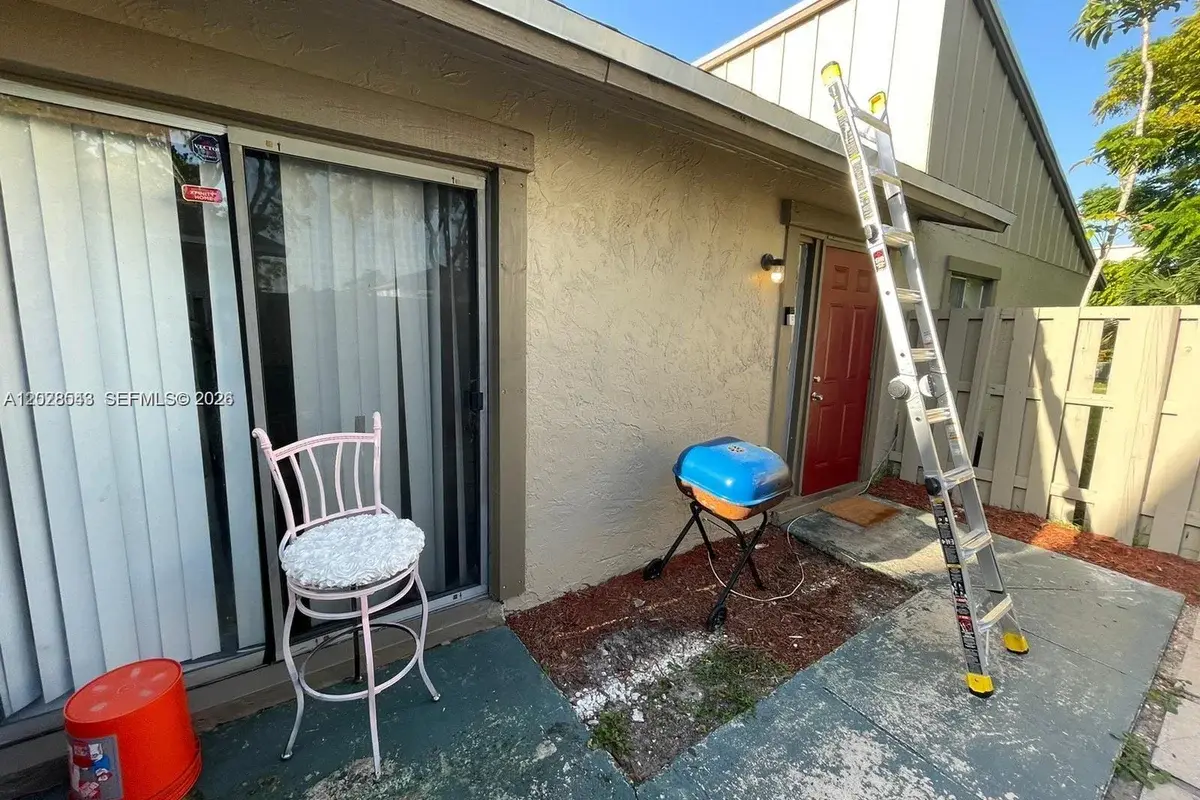 5813 NW 21st St #20-C, Lauderhill: photo 1 of 7