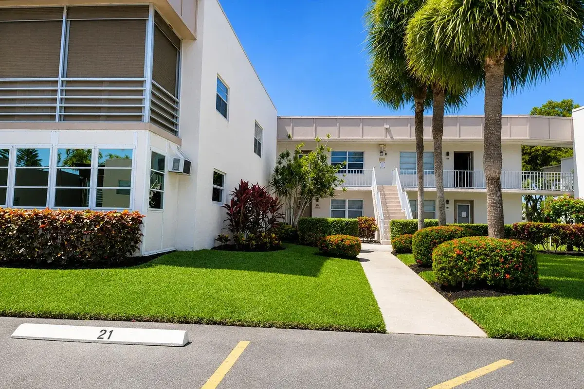 415 Normandy Ln #I, Delray Beach: photo 1 of 12