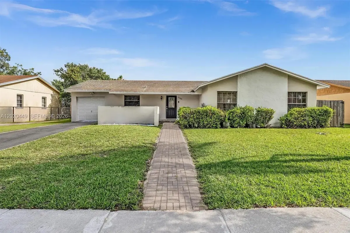 11061 SW 163rd St, Miami: photo 1 of 42
