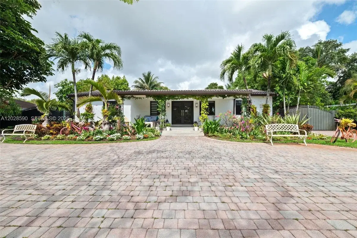13700 N Miami Ave, Miami: photo 1 of 50