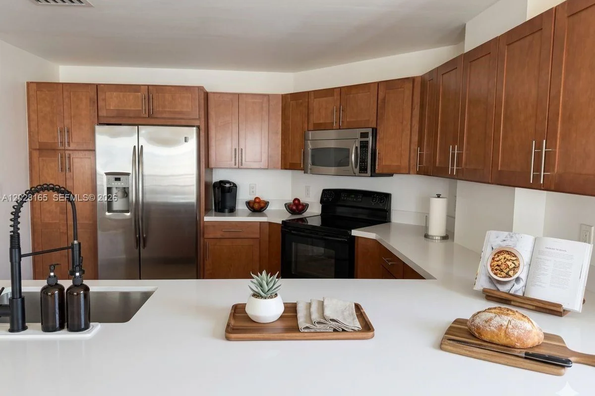 8390 SW 72nd Ave #519, Miami: photo 1 of 6