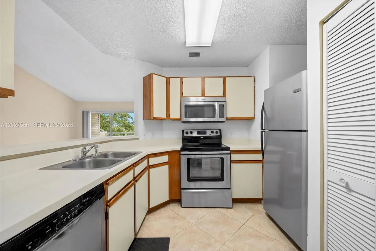 3405 NW 44th St #205, Oakland Park: photo 1 of 18