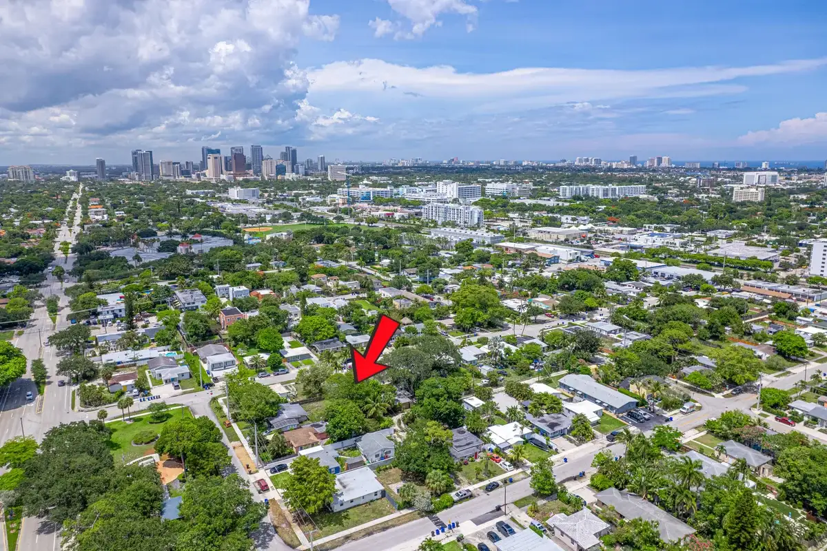 320 SW 21st St, Fort Lauderdale: photo 1 of 15