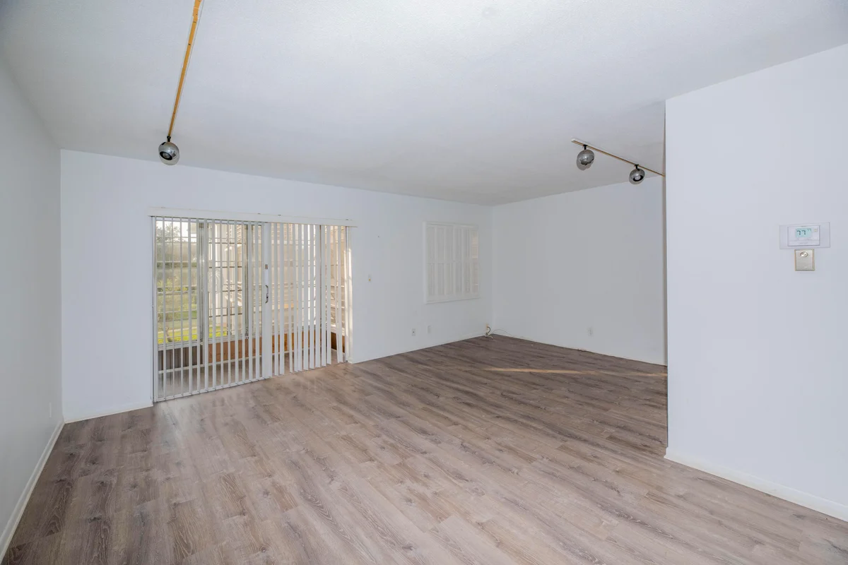 5501 NW 2nd Ave #202, Boca Raton: photo 1 of 11