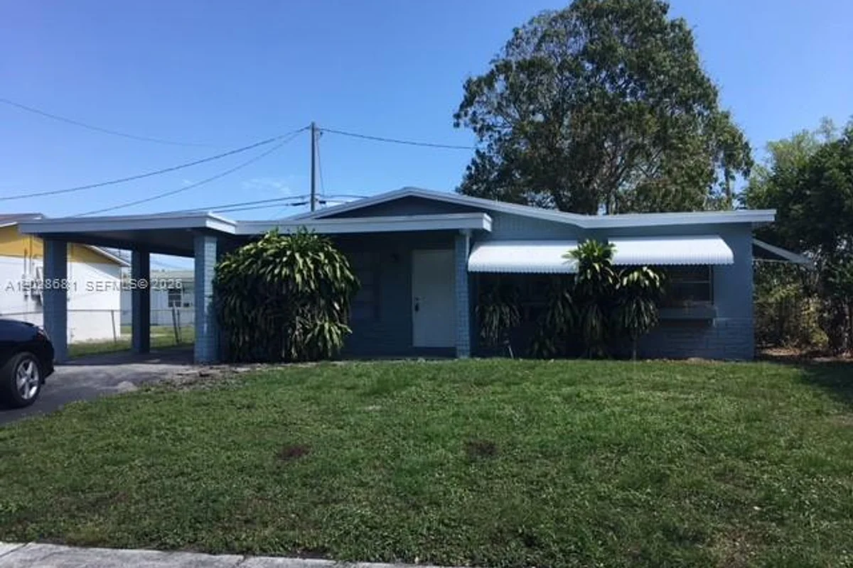 1580 NW 32nd Ave, Lauderhill: photo 1 of 17