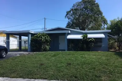 1580 NW 32nd Ave, Lauderhill: photo 1 of 17