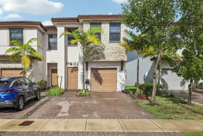 25345 SW 108th Ave, Homestead: photo 1 of 30