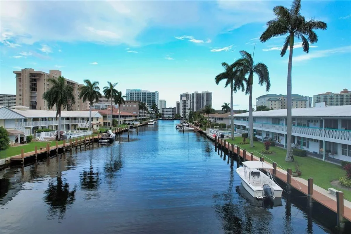 2841 NE 32nd St #2, Fort Lauderdale: photo 1 of 28
