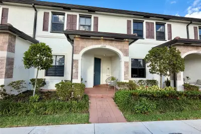 11445 W 33rd Ln, Hialeah: photo 1 of 45