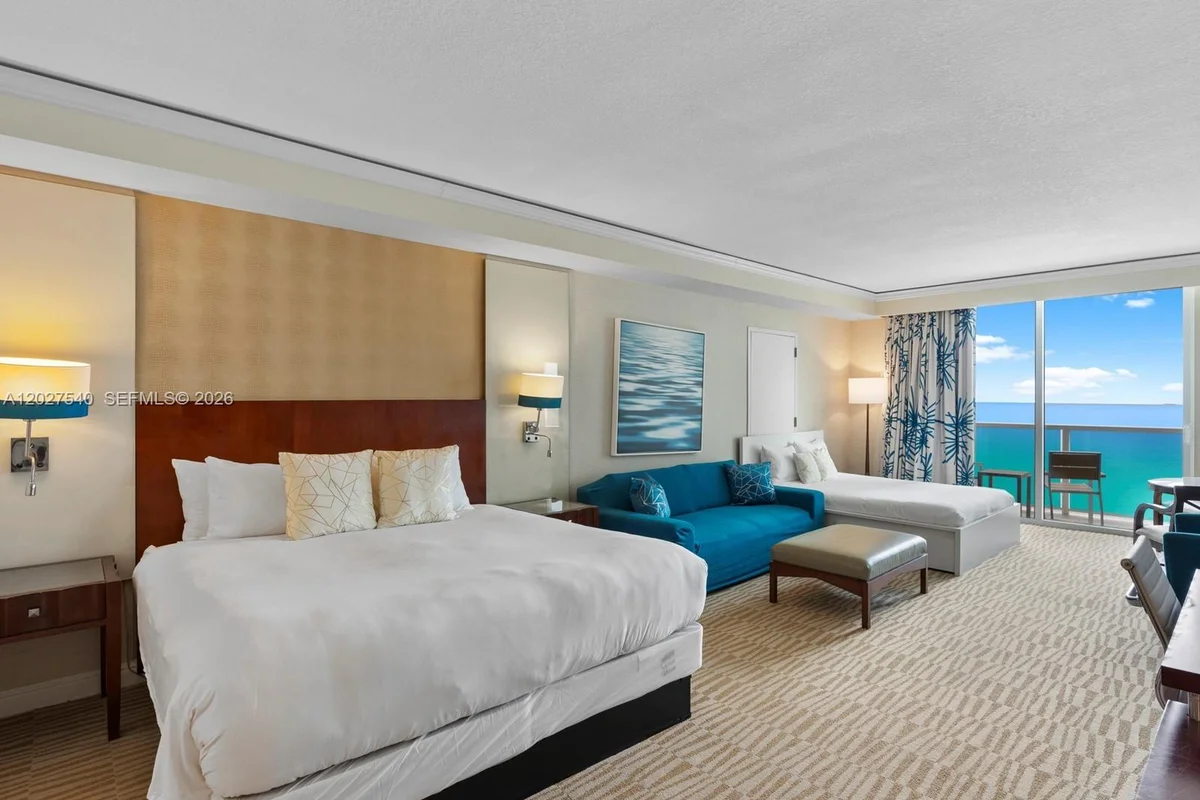 18001 Collins Ave #2511, Sunny Isles Beach: photo 1 of 11