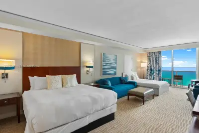 18001 Collins Ave #2511, Sunny Isles Beach: photo 1 of 11
