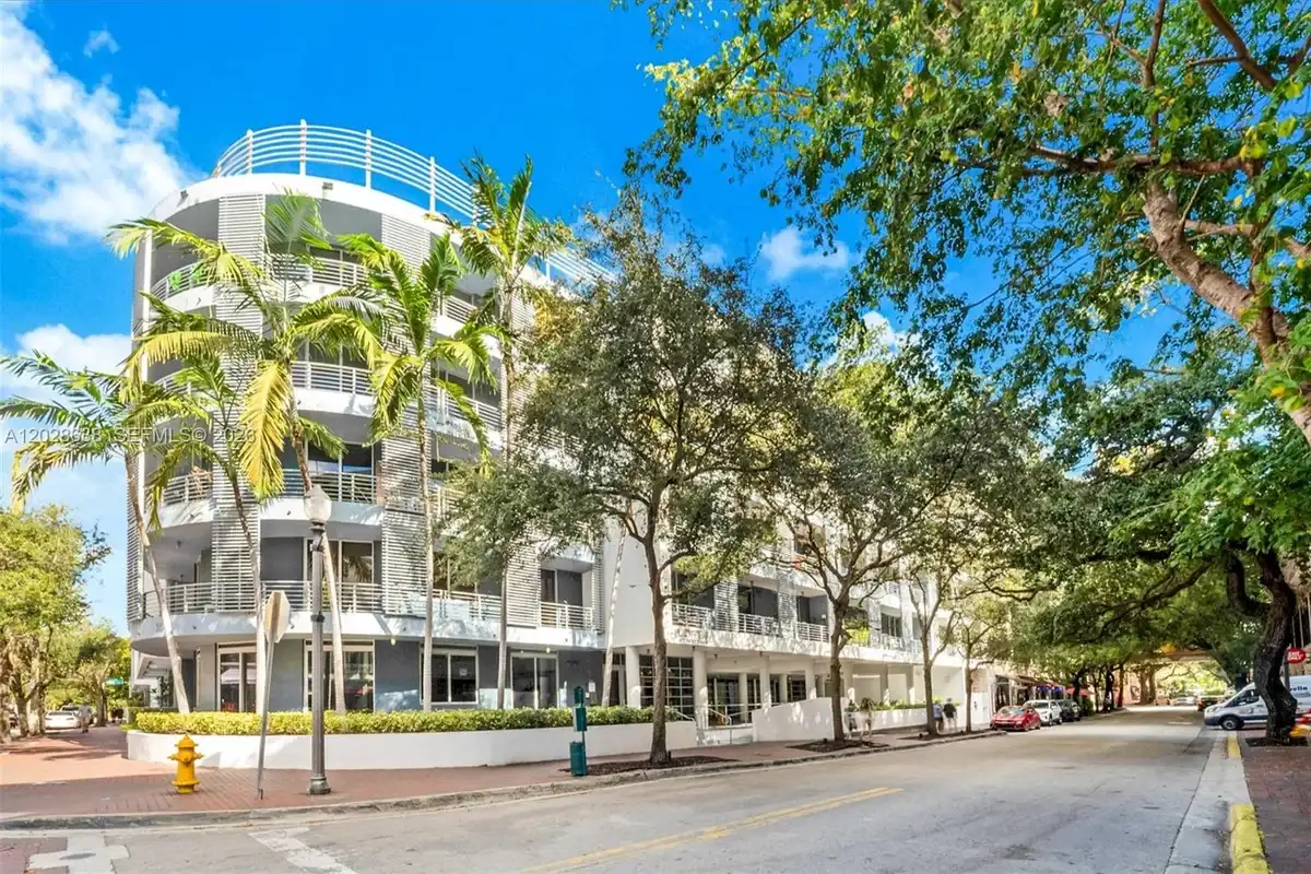 3339 Virginia St #305, Miami: photo 1 of 19