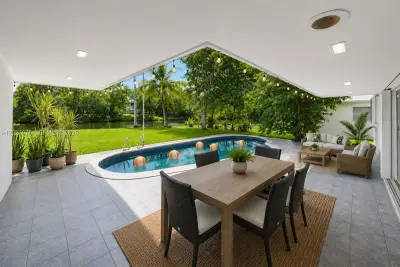 14001 S Biscayne River Dr, Miami: photo 1 of 19
