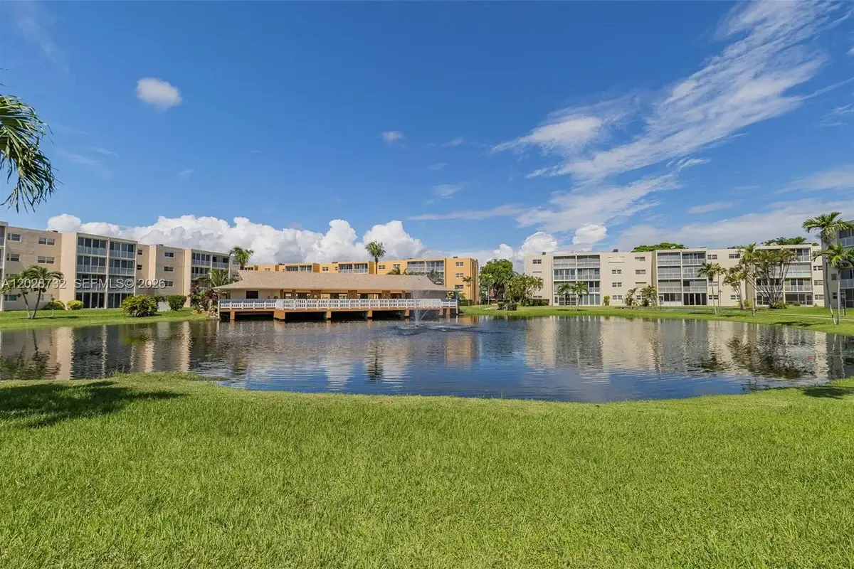 201 SE 11th Ter #102, Dania Beach: photo 1 of 26