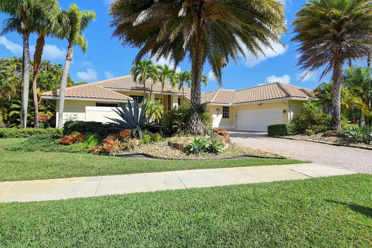 8320 Desmond Dr, Boynton Beach: photo 1 of 54