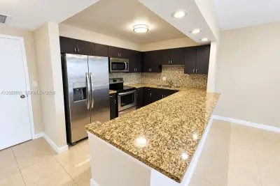 2500 Parkview Dr #307, Hallandale Beach: photo 1 of 4