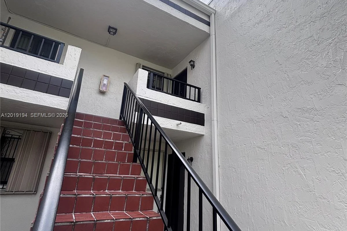 Condo in Miami: photo 1 of 19