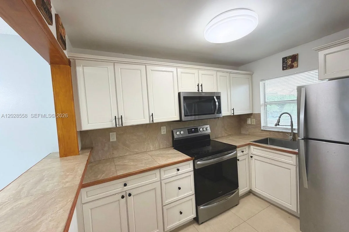 9281 Sunrise Lakes Blvd #209, Sunrise: photo 1 of 50