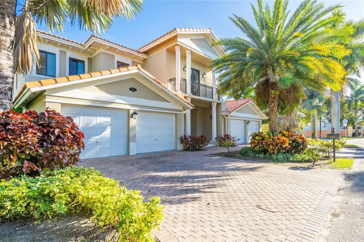 19529 SW 80th Ct, Cutler Bay: photo 1 of 91