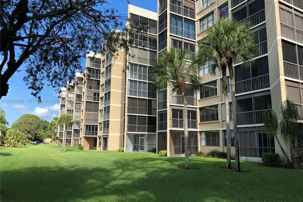 16300 Golf Club Rd #105, Weston: photo 1 of 39