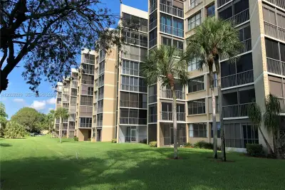 16300 Golf Club Rd #105, Weston: photo 1 of 39