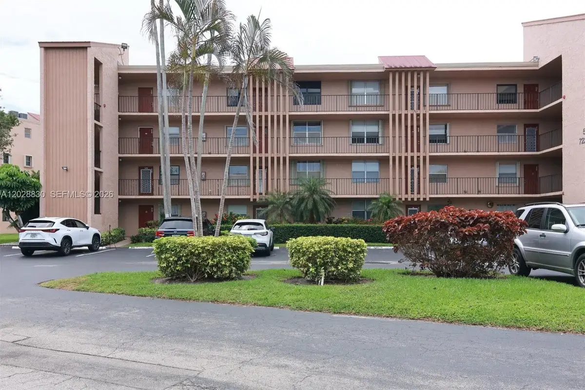 7220 Lake Cir Dr #101, Margate: photo 1 of 27