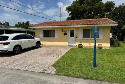 5403 NW 27th Ave, Tamarac: photo 1 of 8