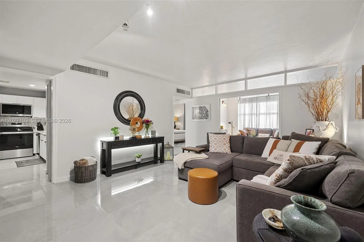 5001 Collins Ave #1E, Miami Beach: photo 1 of 24