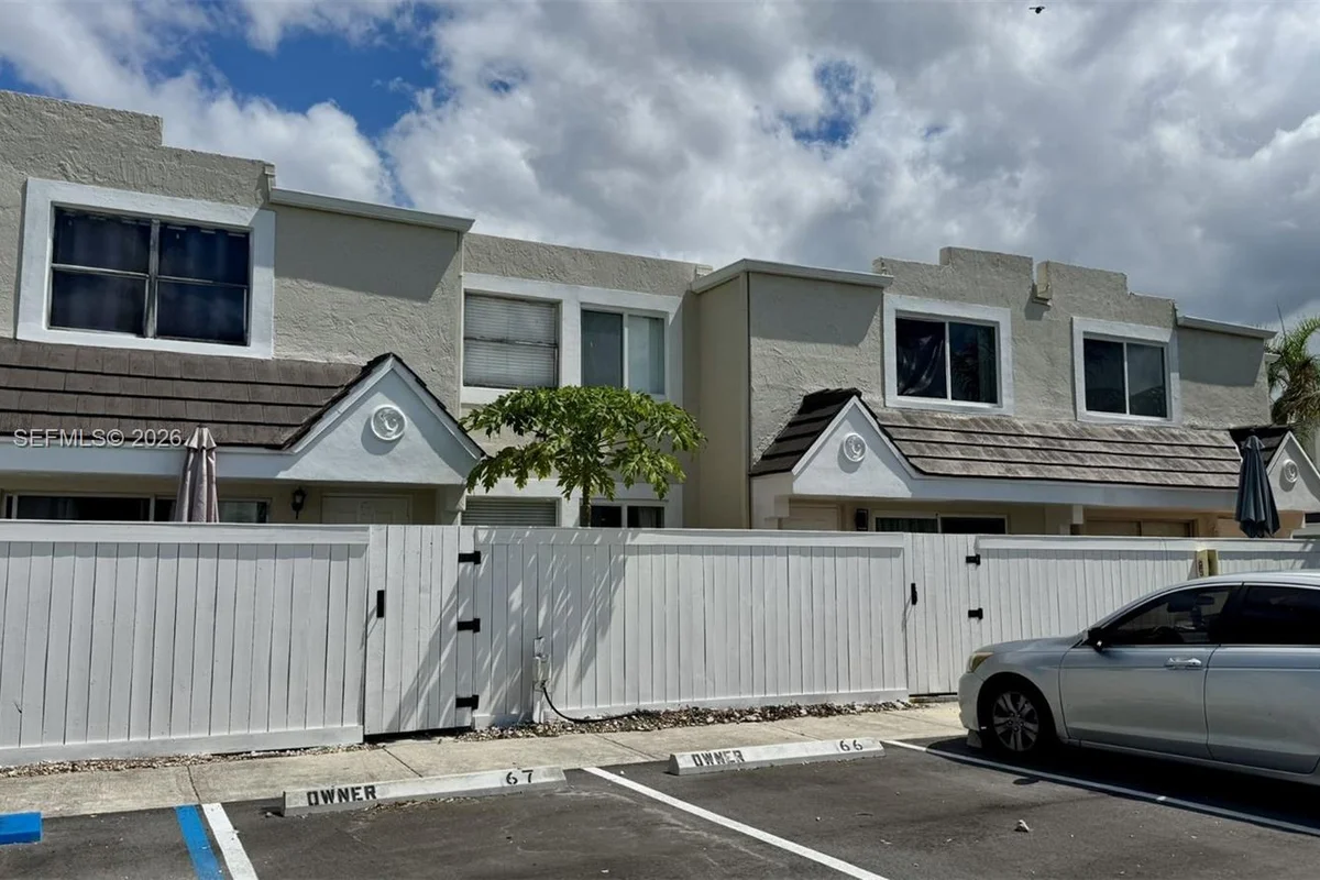 4540 SW 68th Ct Cir #43-7, Miami: photo 1 of 17