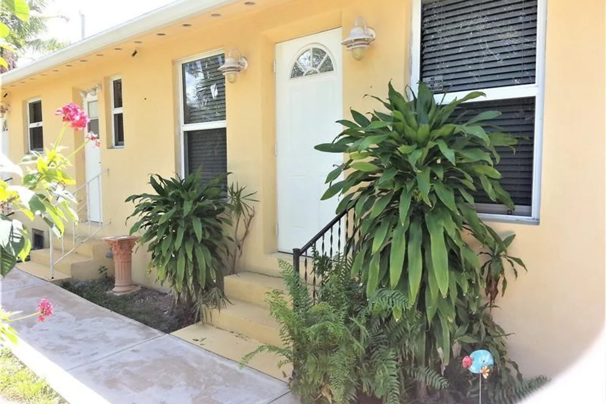 1123 N 17th Ave #1, Hollywood: photo 1 of 9
