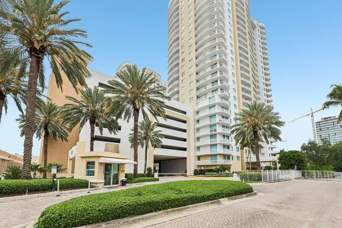 1755 E Hallandale Beach Blvd #1207 E, Hallandale Beach: photo 1 of 63