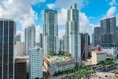253 NE 2nd St #3208, Miami: photo 1 of 10