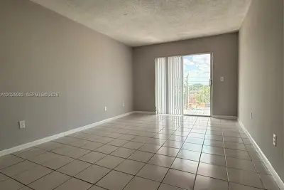6820 W Flagler St #407, Miami: photo 1 of 37