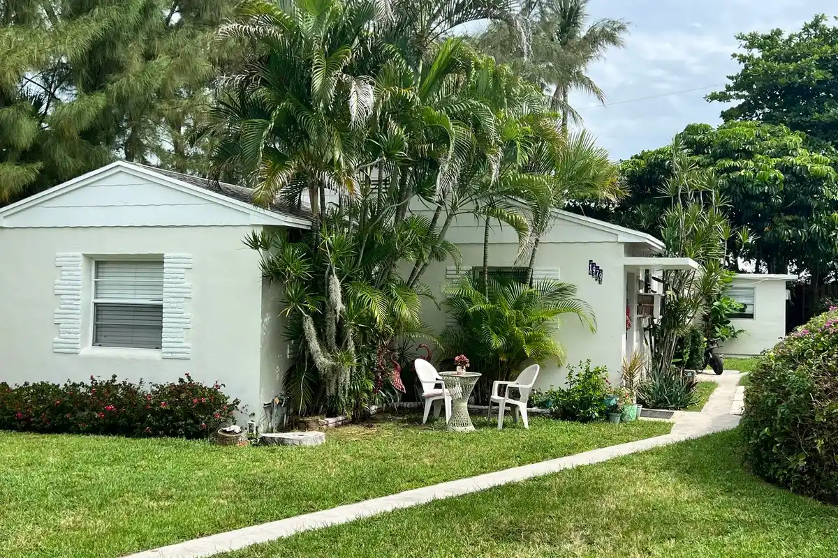 1979 NE 3rd St #1-4, Deerfield Beach: photo 1 of 2