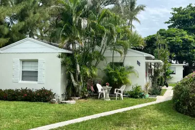 1979 NE 3rd St #1-4, Deerfield Beach: photo 1 of 2