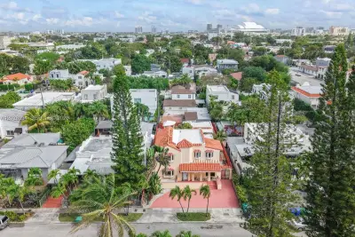 1727 SW 11th Ter, Miami: photo 1 of 78