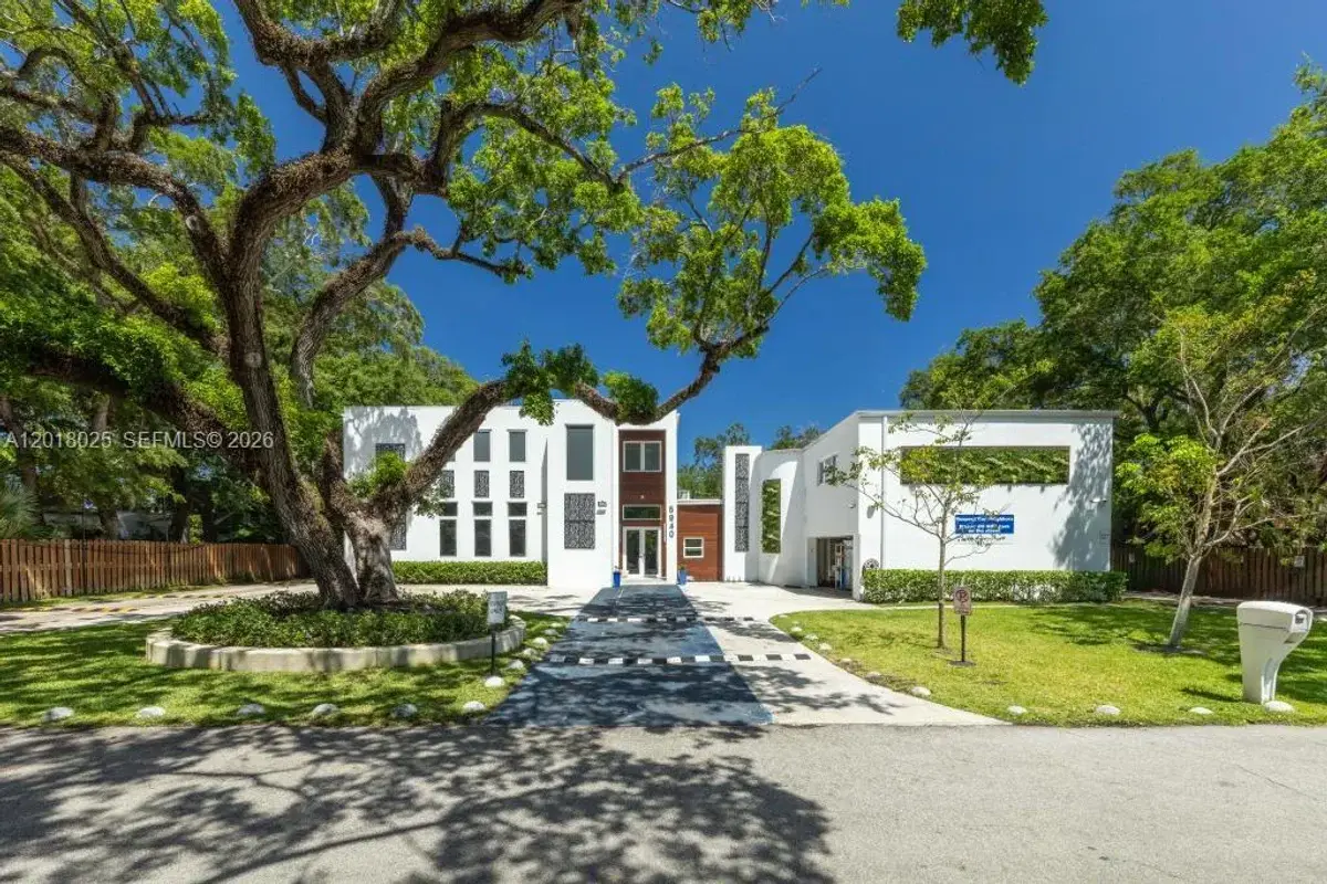 5940 SW 37th Ave, Dania Beach: photo 1 of 38