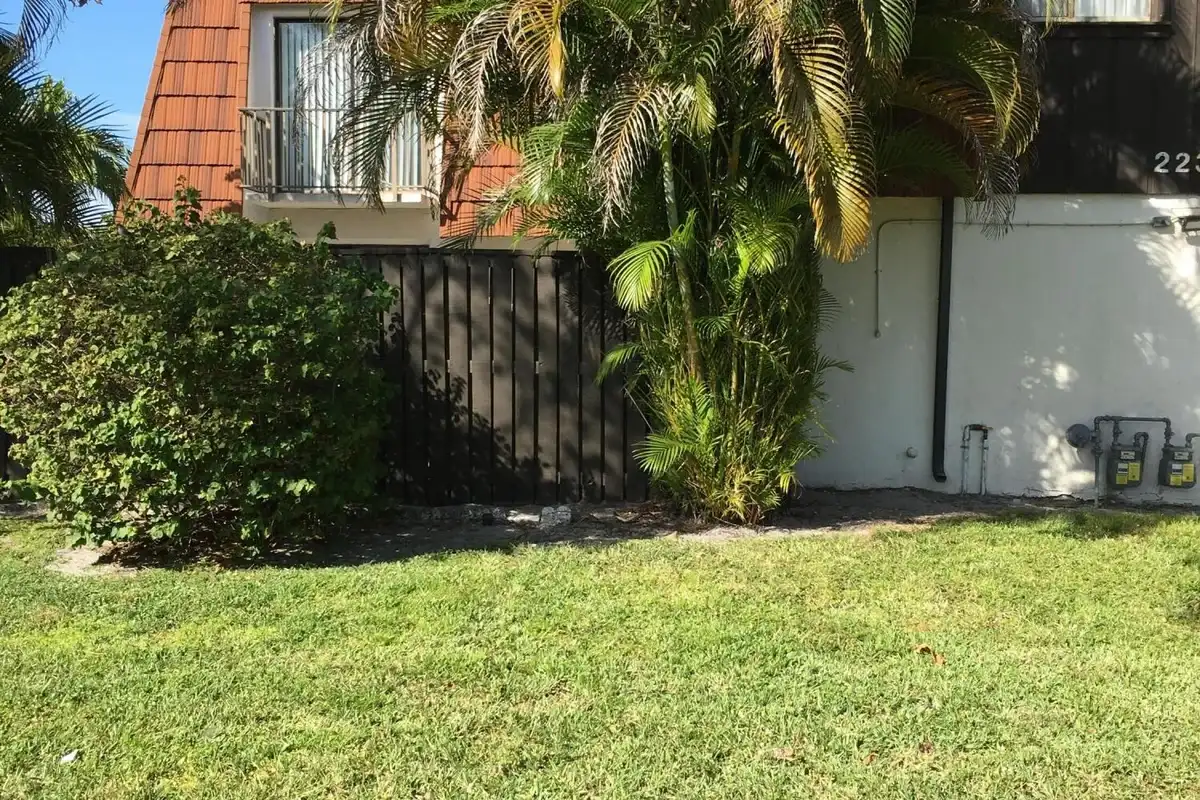 2233 White Pine Cir #D, West Palm Beach: photo 1 of 17