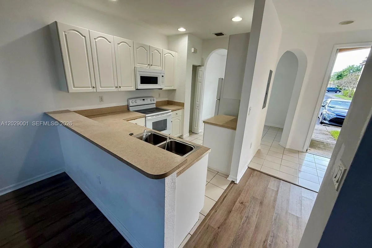 1934 SW 60th Ave, North Lauderdale: photo 1 of 18