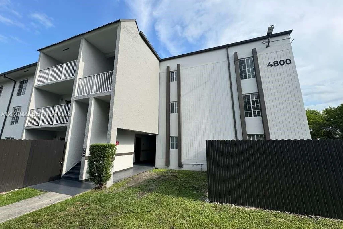 4800 NW 79th Ave #208, Doral: photo 1 of 17