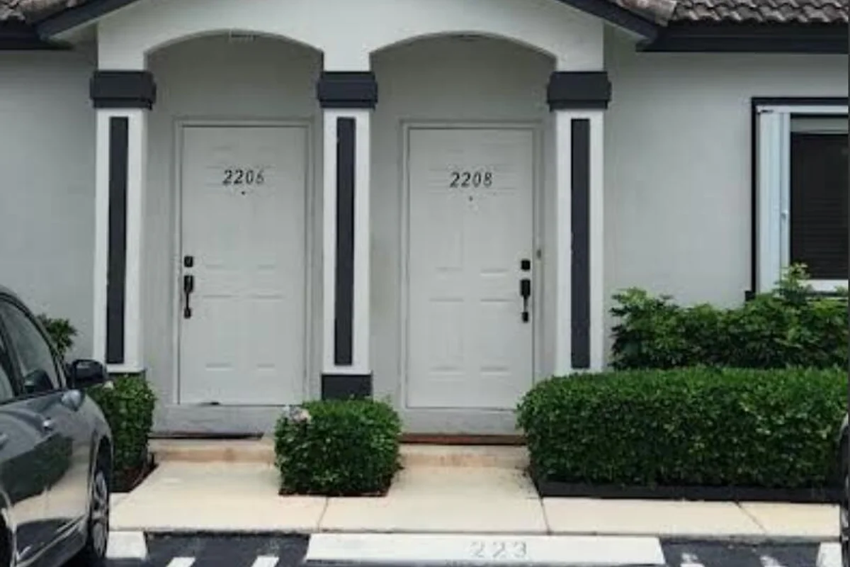 2208 SE 24th Pl, Homestead: photo 1 of 16