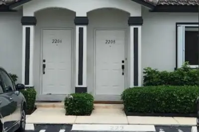 2208 SE 24th Pl, Homestead: photo 1 of 16