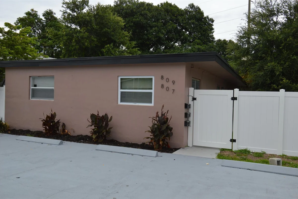 807 Phippen Waiters Rd #2, Dania Beach: photo 1 of 7