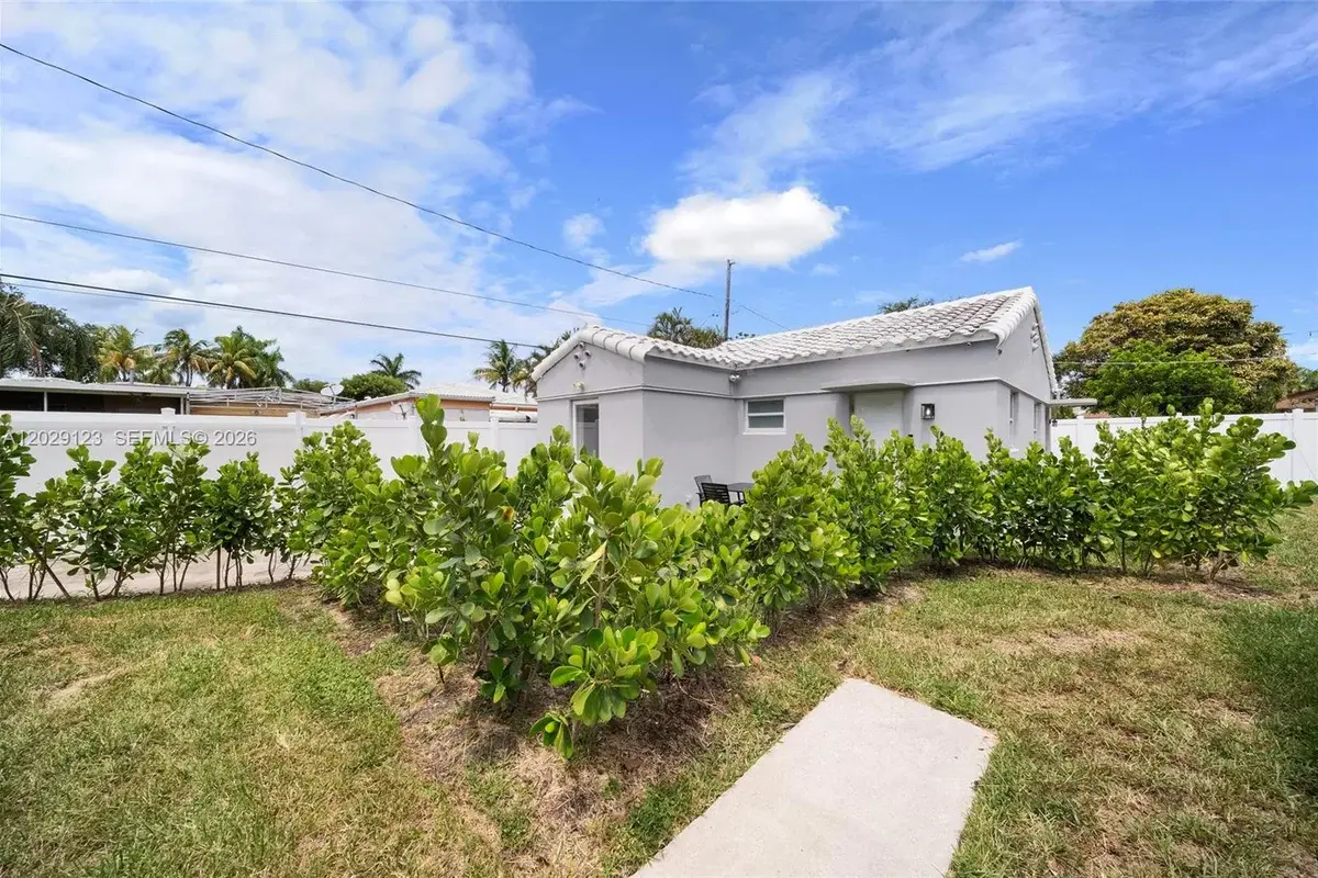 1625 Hollywood Blvd #2, Hollywood: photo 1 of 16