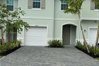 4297 Hammock Grove Dr, Lake Worth: photo 1 of 30